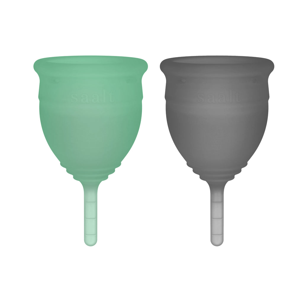 Paquete doble de copas menstruales SAALT: pequeñas, verde espuma de mar y gris niebla